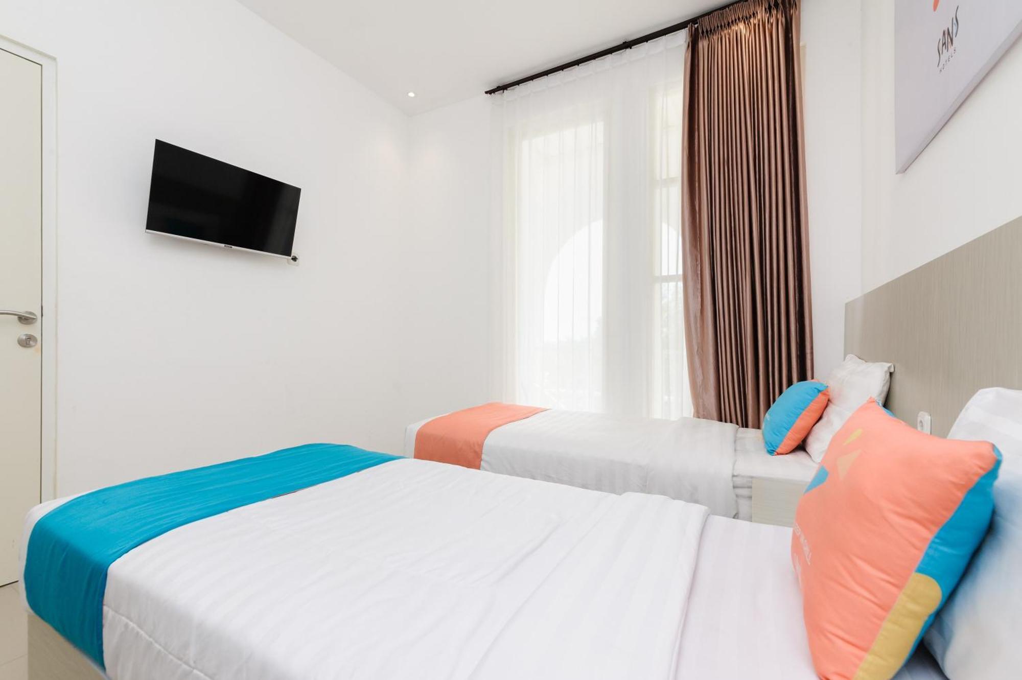Sans Hotel La Vida Malang Ngadipuro Exterior foto
